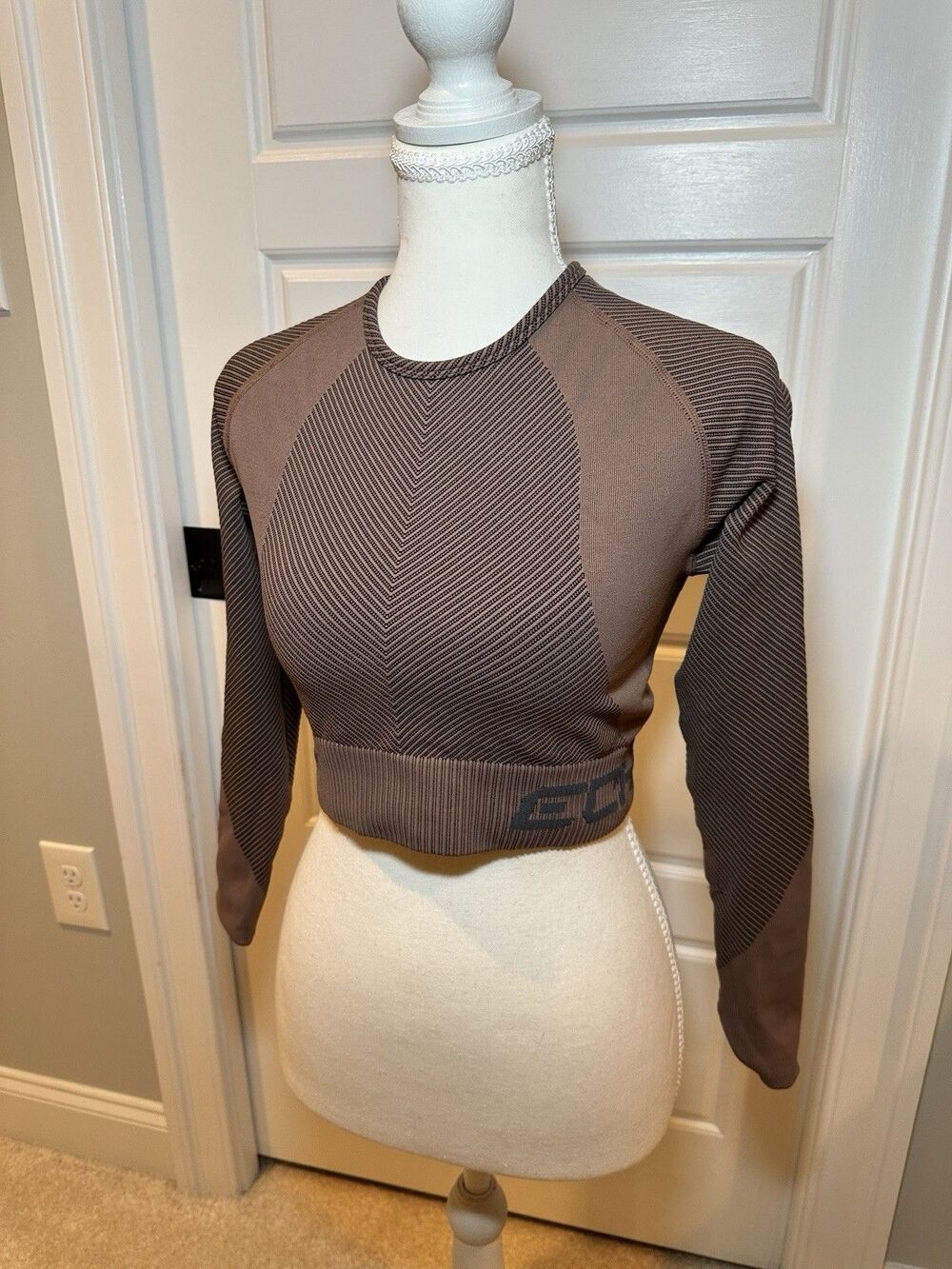 ECHT Arise Ignite Athletic Crop Top Size Medium Athleisure Gym Sports Wear